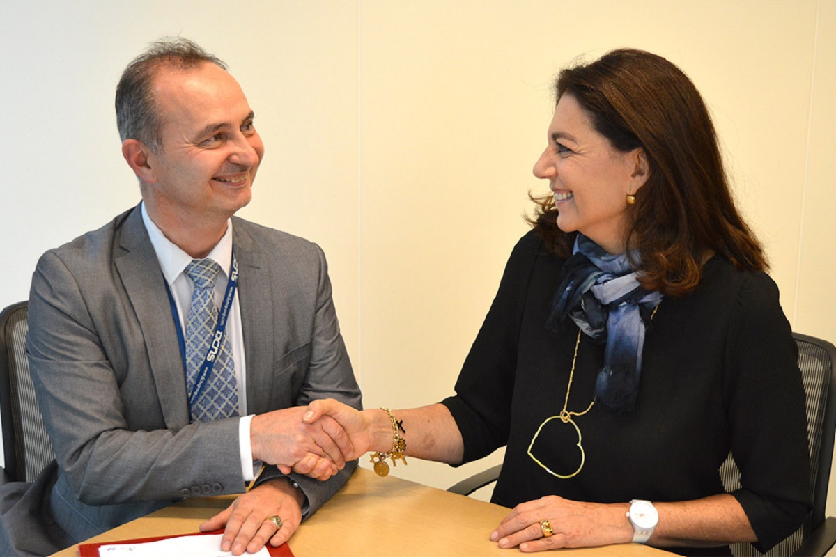Signature par le groupe DCN d'une convention de partenariat avec le Gesat